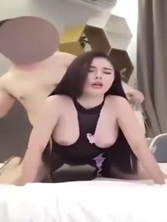 約炮豐乳騷美女這個後入時按著頭的手勢看著眼熟吧