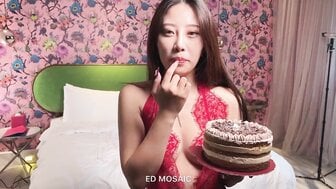 台湾辣妹美女玟妡为粉丝炮制生日惊喜和礼物