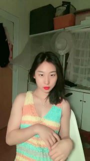 【#可愛妹妹】自慰狂扣B！爽上天狂擼_又缺錢了，出來賺一波，多少老粉翹首以盼看佳人_2