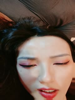 X小姐_颜值女神连体网袜上位骑乘自己动_，抱着屁股快速打桩。